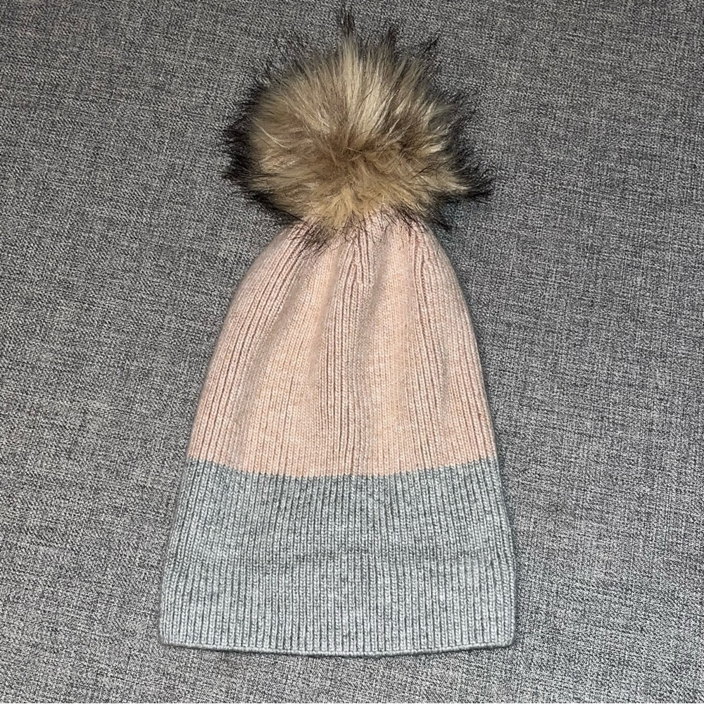 Norla Canada Women's Beanie Toque - Picture 2 of 5
